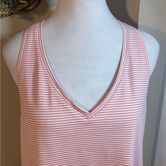 SOUTHERN TIDE Cherise Active T-Back Performance Tank in Citrus Punch Sz Large - Picture 3 of 13